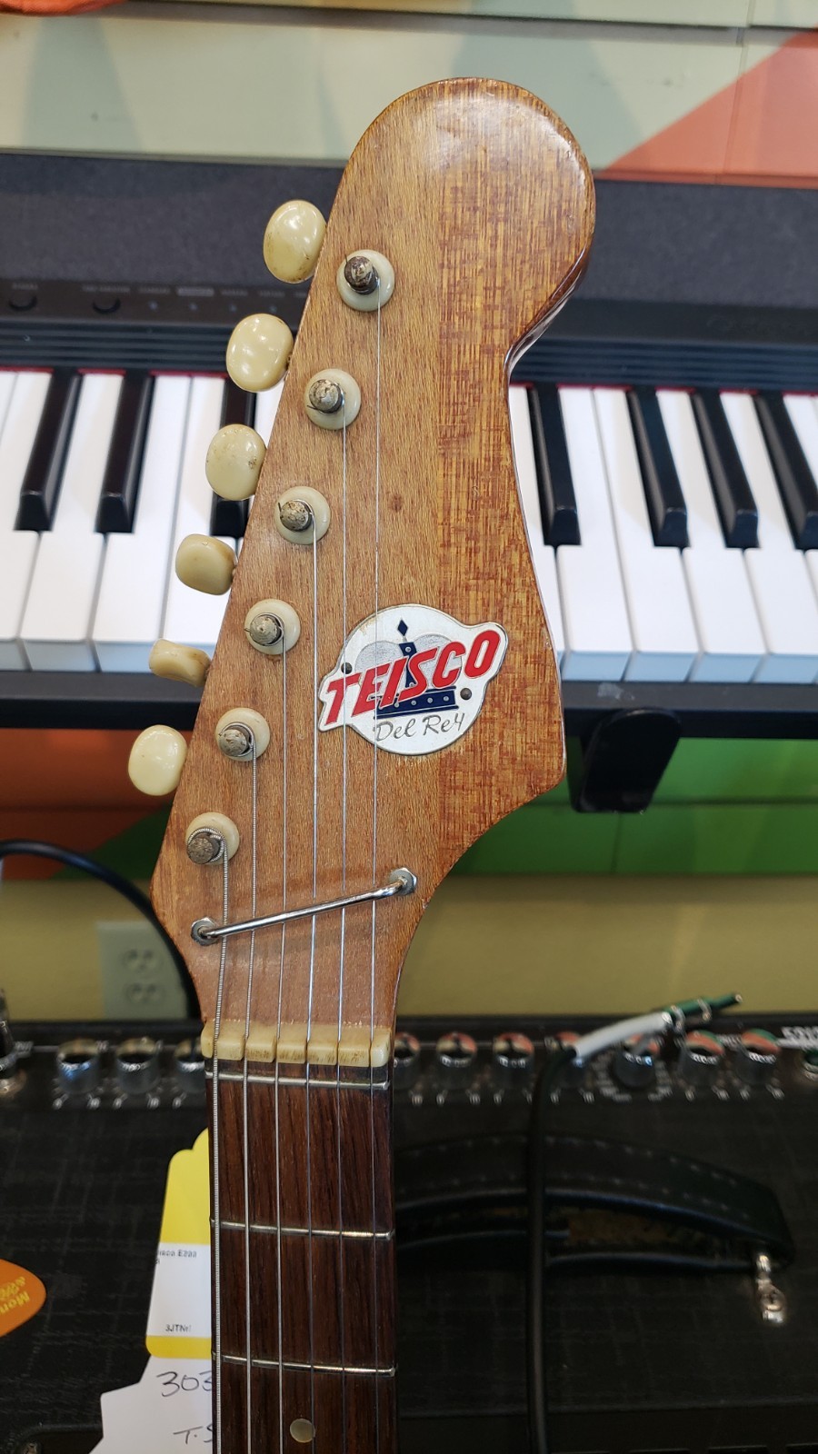 Teisco Del Ray E-200 Tulip 1960’s Sunburst w/case