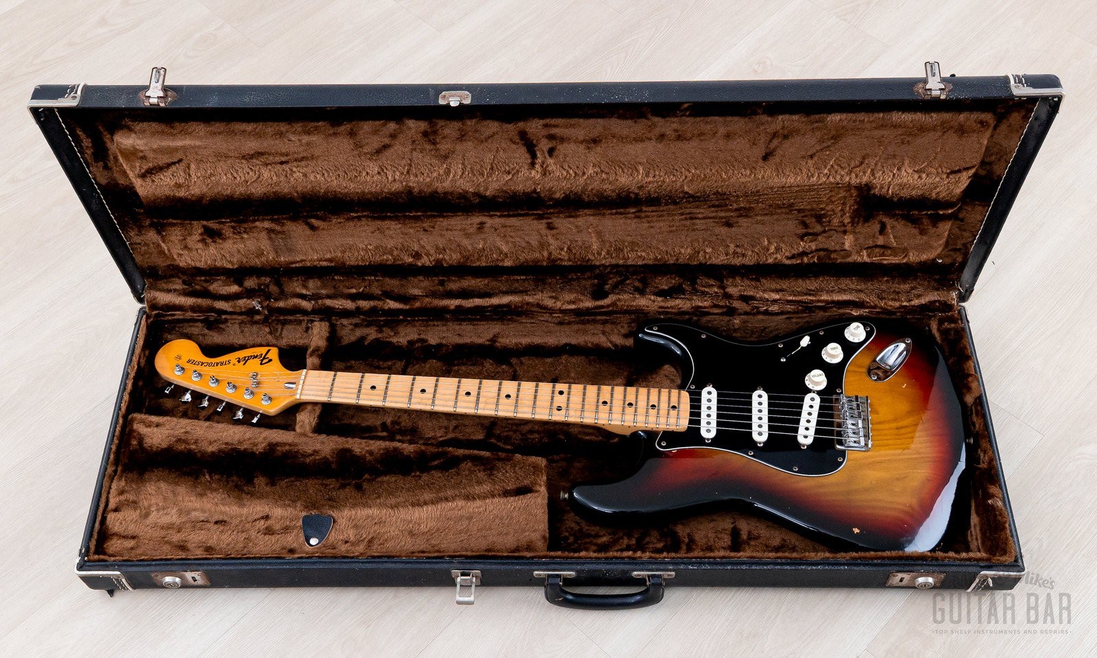 1976 Fender Stratocaster Hardtail Vintage Electric Guitar Sunburst w/ Case