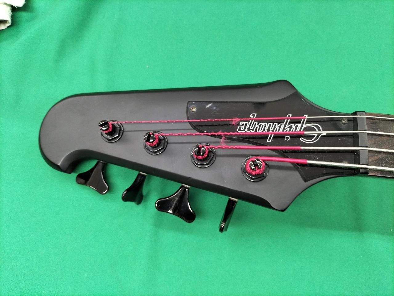 EPIPHONE GOTH THUNDERBIRD IV Base