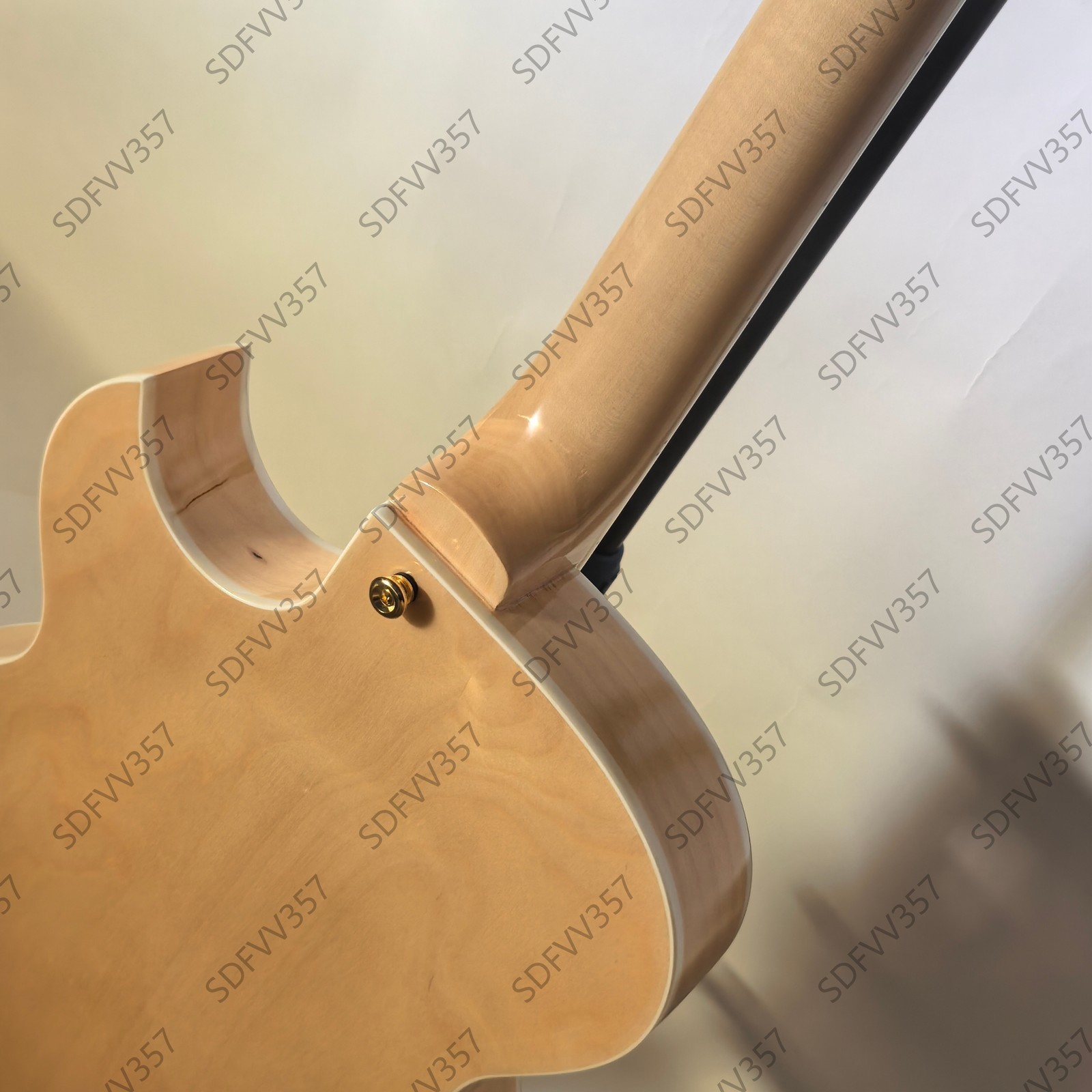 Elegant Natural Wood Archtop Hollow Electric Guitar Gold Hardware HH Pickups