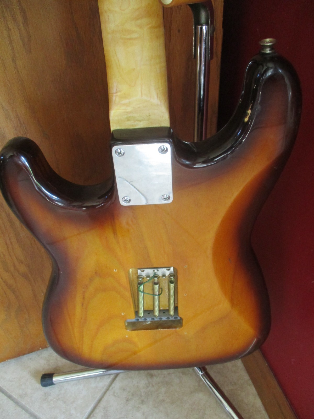 UNMARKED STRATOCASTER SUNBURST RH ELECTRIC GUITAR