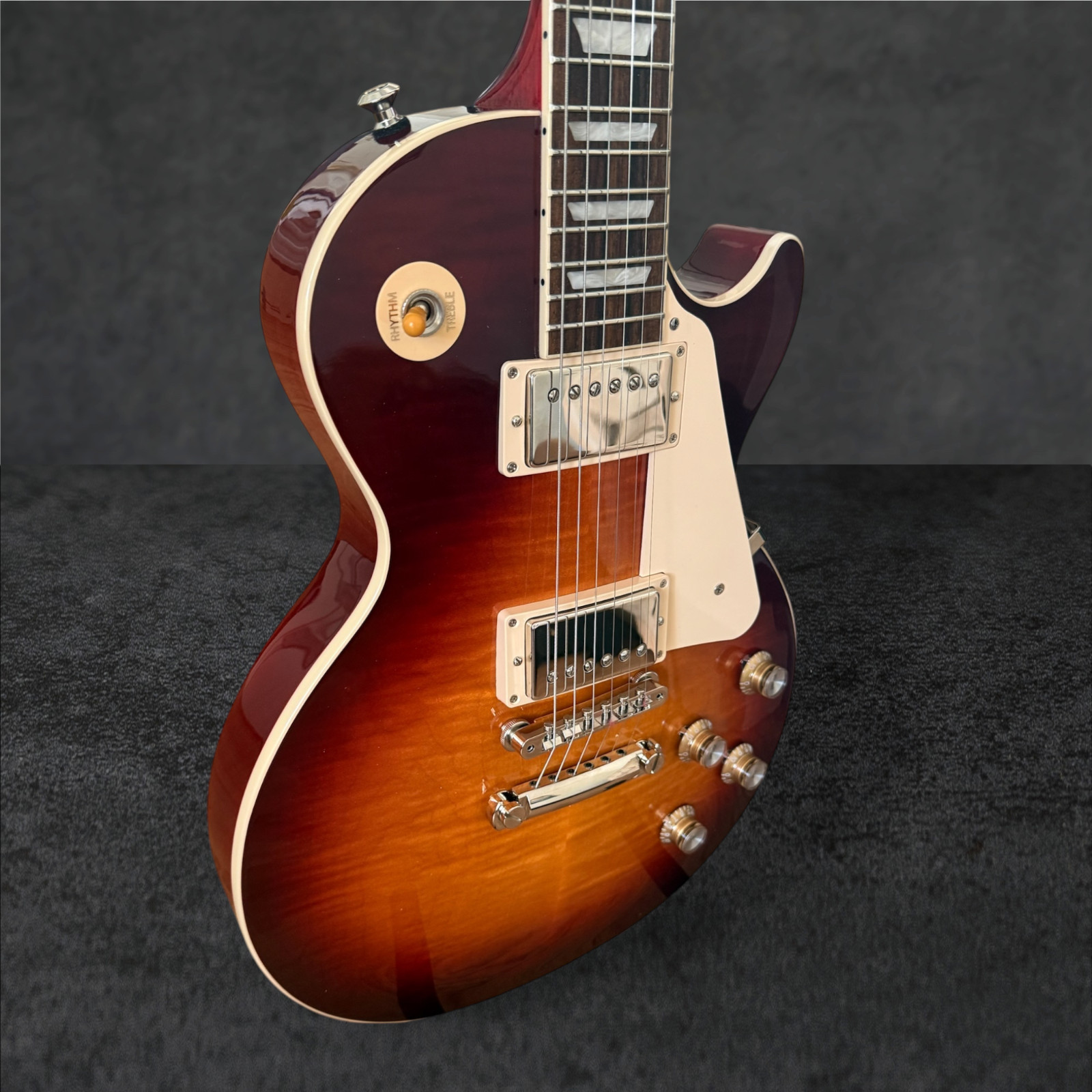 Gibson Les Paul Standard ’60s AAA Flame Top – Dark Cherry Sunburst