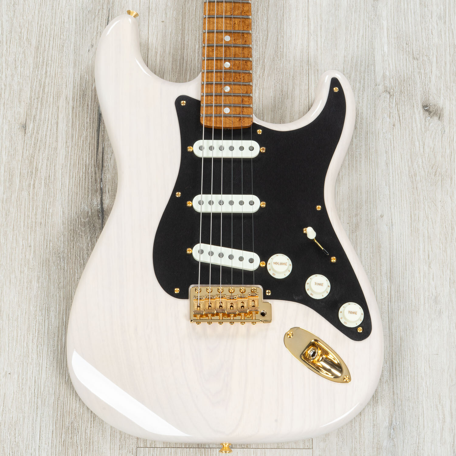 Fender Custom Shop American Custom Stratocaster NOS Guitar, Aged White Blonde