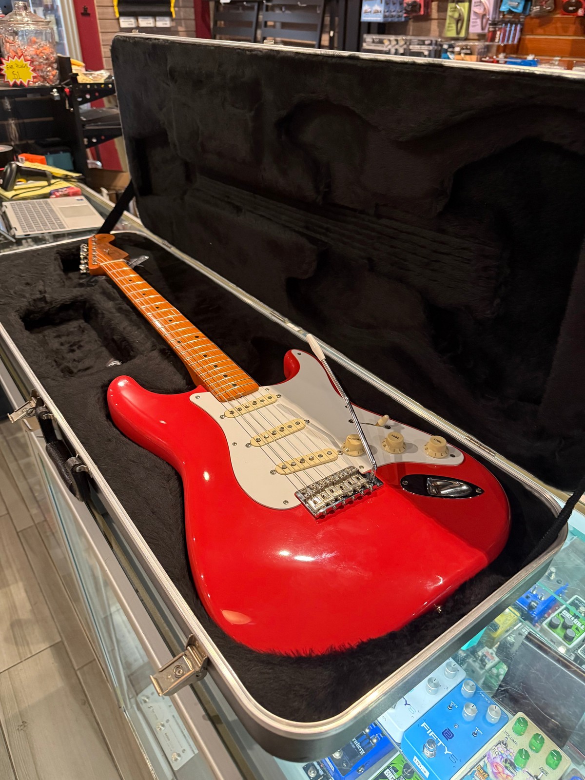 FENDER 1999 50’S CLASSIC SERIES STRATOCASTER CUSTOM FIESTA RED
