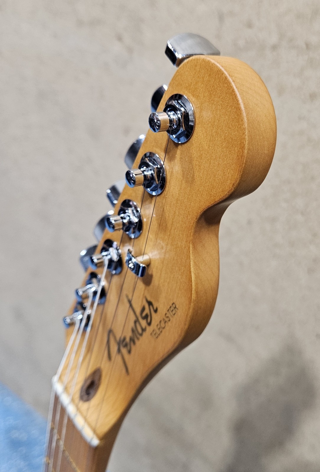 Fender American Ultra II Telecaster Maple – Sinister Red with Hard Case
