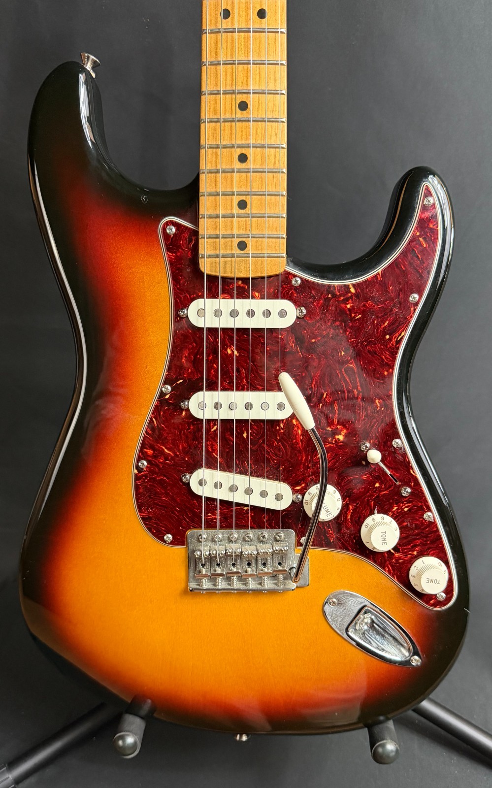Fender Deluxe Roadhouse Stratocaster Electric Guitar Brown Sunburst w/ Gig Bag