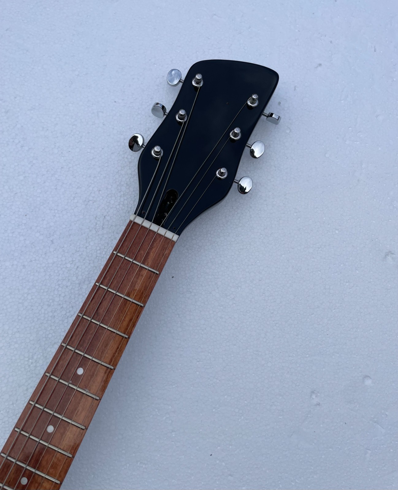 20.7 Inches Scale Length 6 String Electric Guitar Glossy Black Finish Solid Body