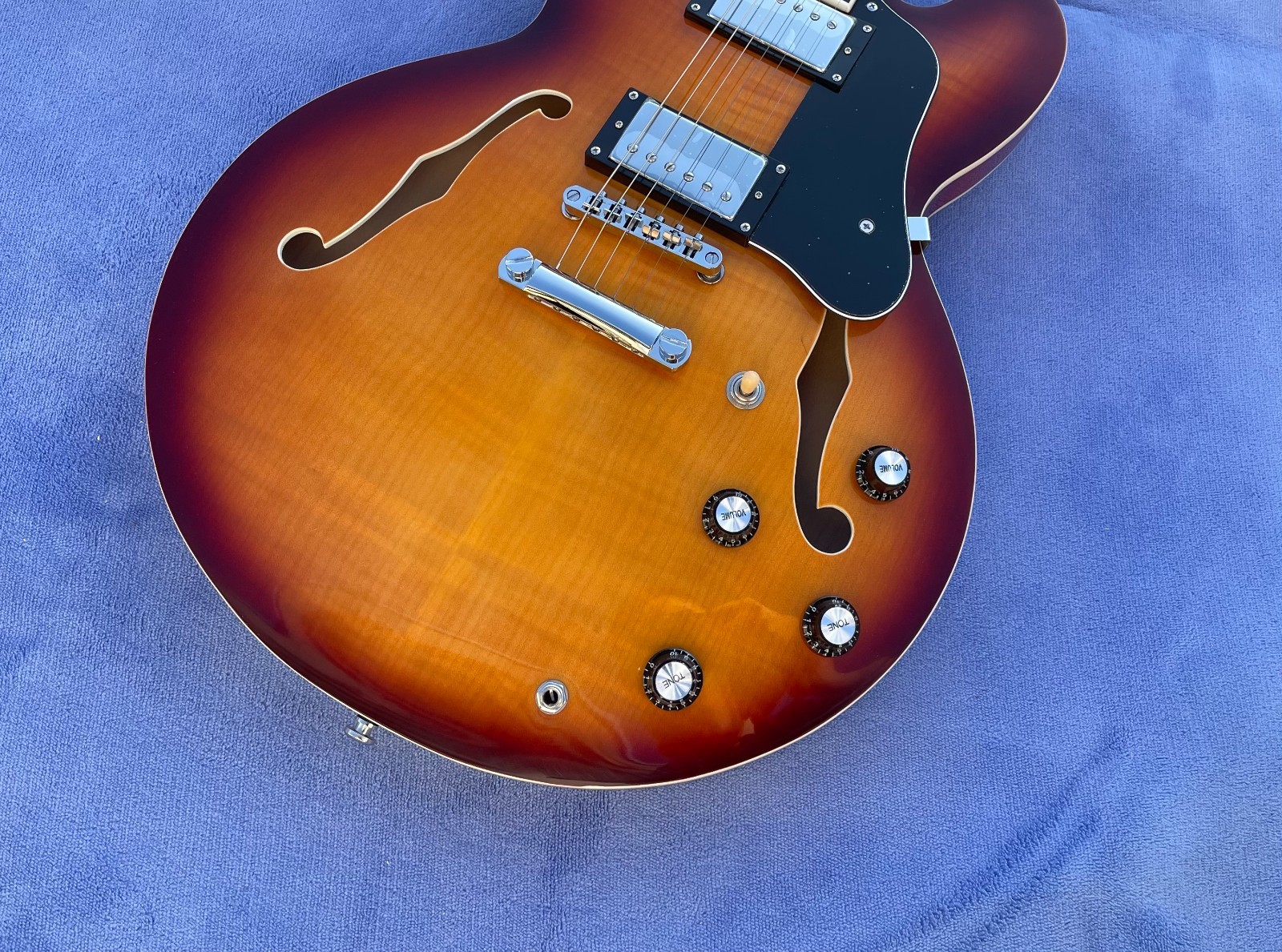 6 Strings Electric Jazz Guitar Bone Nut Glossy Finished Flame Maple Top Guitarra