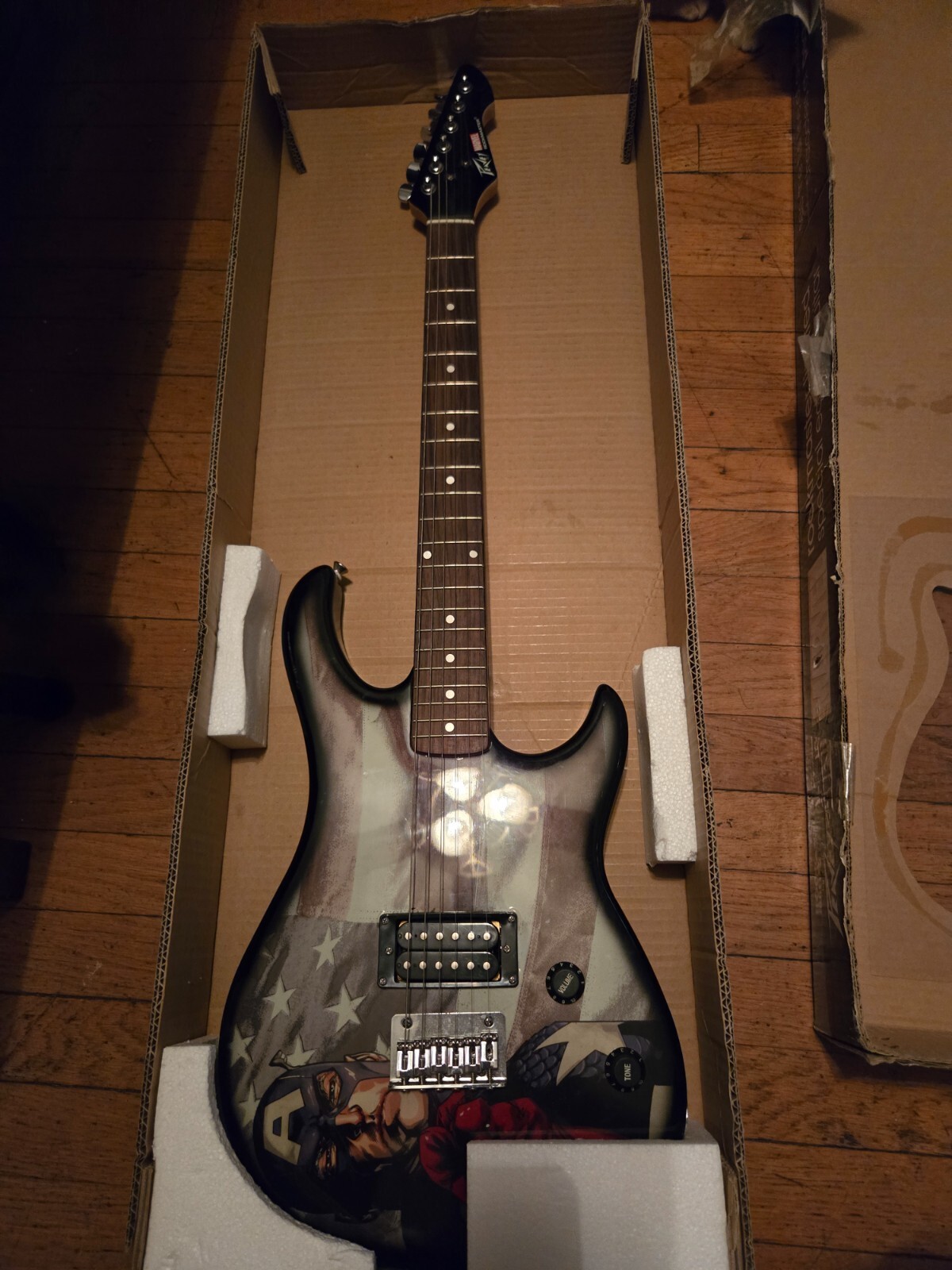 Peavey Marvel Rockmater, Captain America Edition