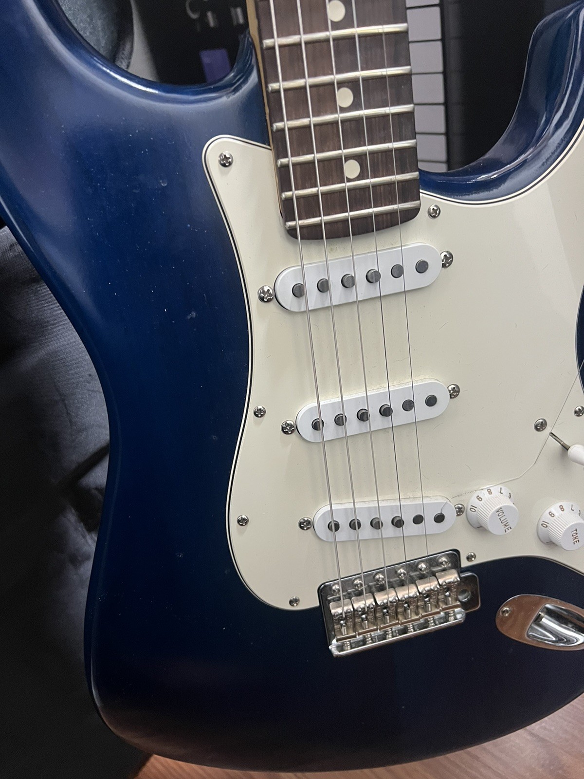 Fender Highway One Stratocaster Sapphire Blue w/ Vintage Fender Tweed Case