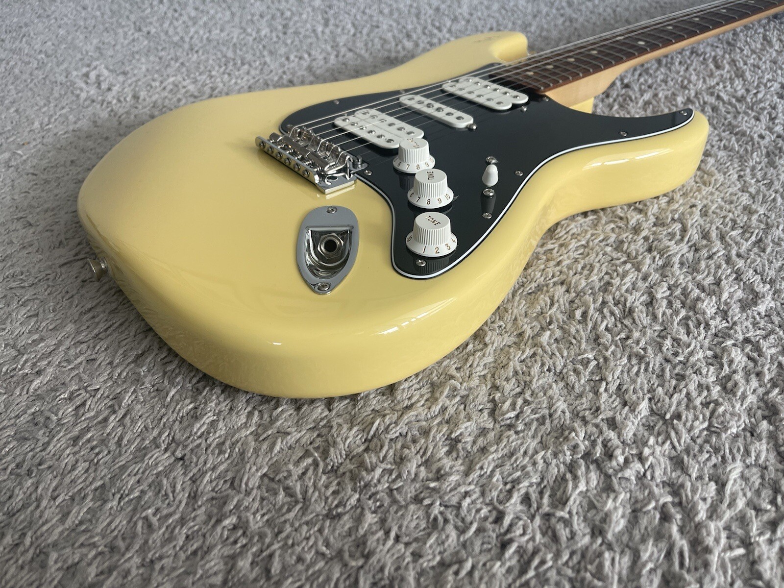 Fender Player Stratocaster HSH 2019 MIM Buttercream Pau Ferro Fretboard Guitar