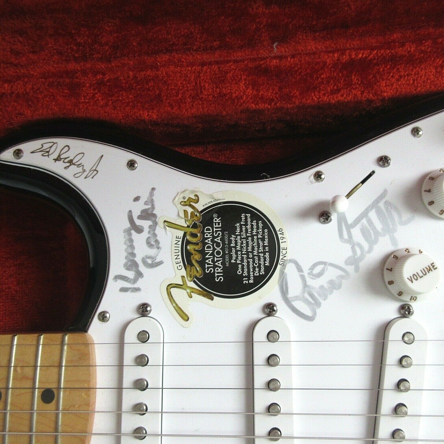 FENDER STRAT GUITAR MULTI-SIGNED MARILYN MANSON RED HOT CHILI FISHBONE SETZER +