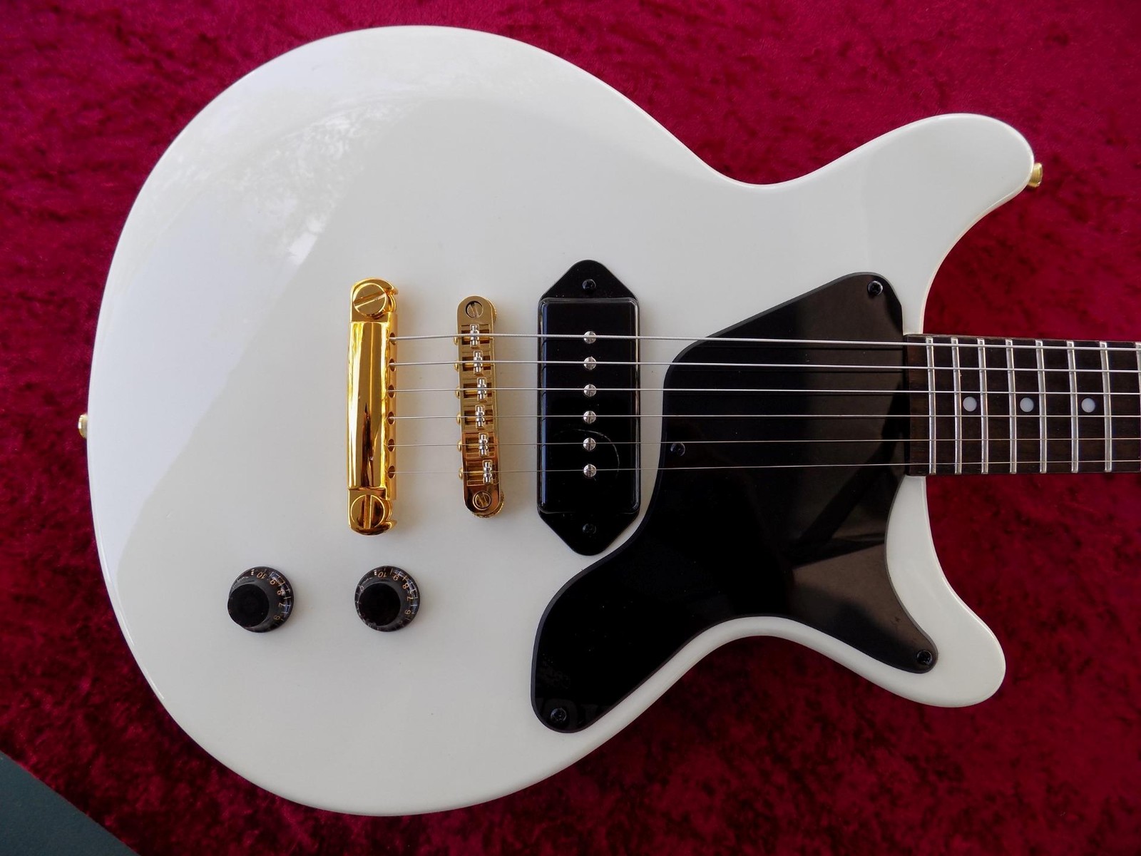 Firefly Set Neck P90 Double Cutaway, Gold Hardware,Wilkinson Tuners, PIO Cap