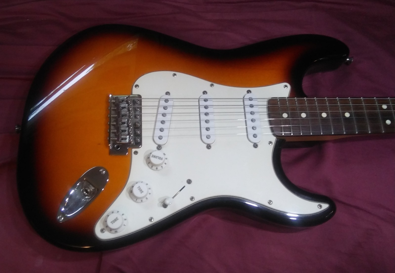 Vintage 1998 Fender Stratocaster Sunburst Rosewood fingerboard MIM sweetness!