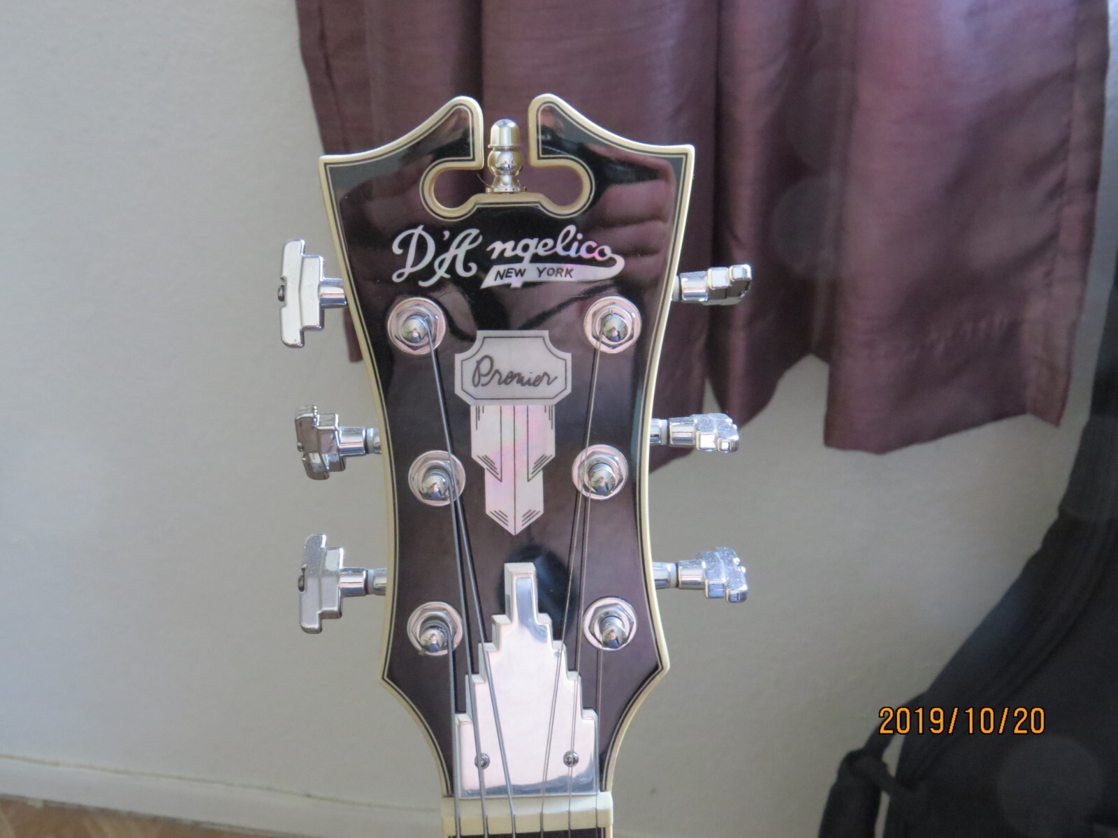 D’Angelico Premier Series Ludlow Electric Guitar with Stopbar Tailpiece softcase