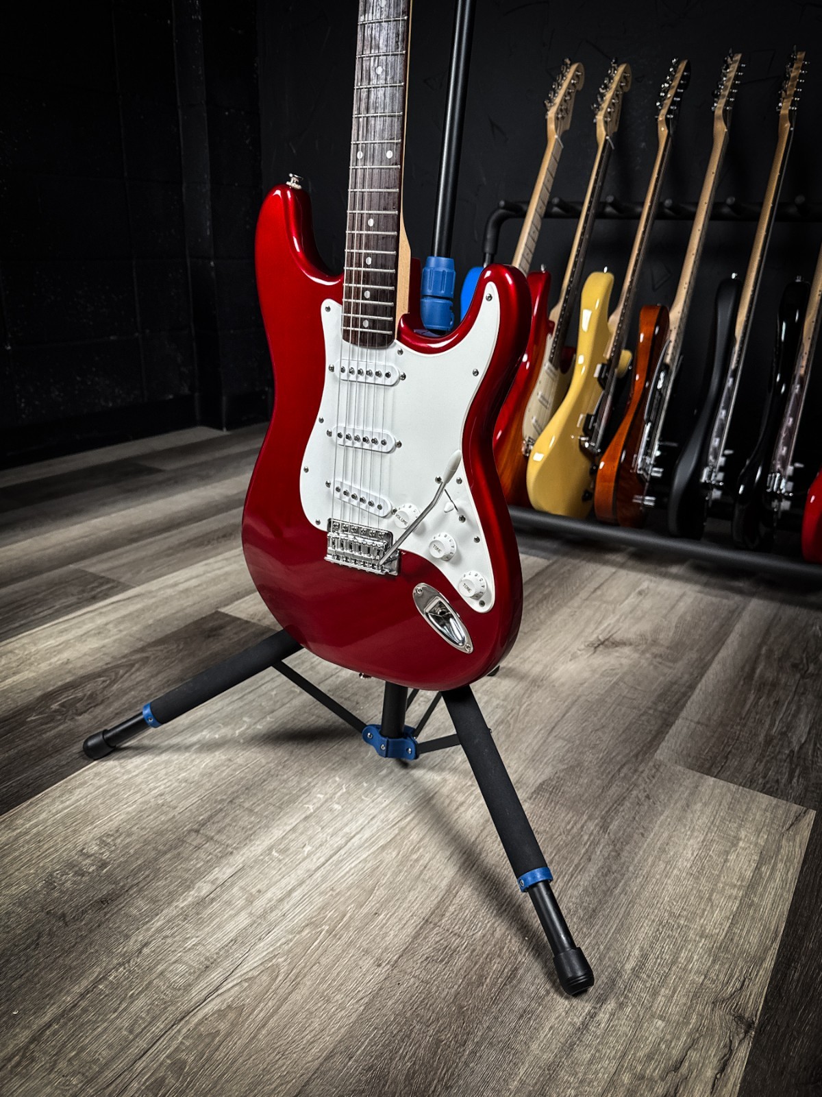 Squier Affinity Stratocaster SSS – Candy Apple Red