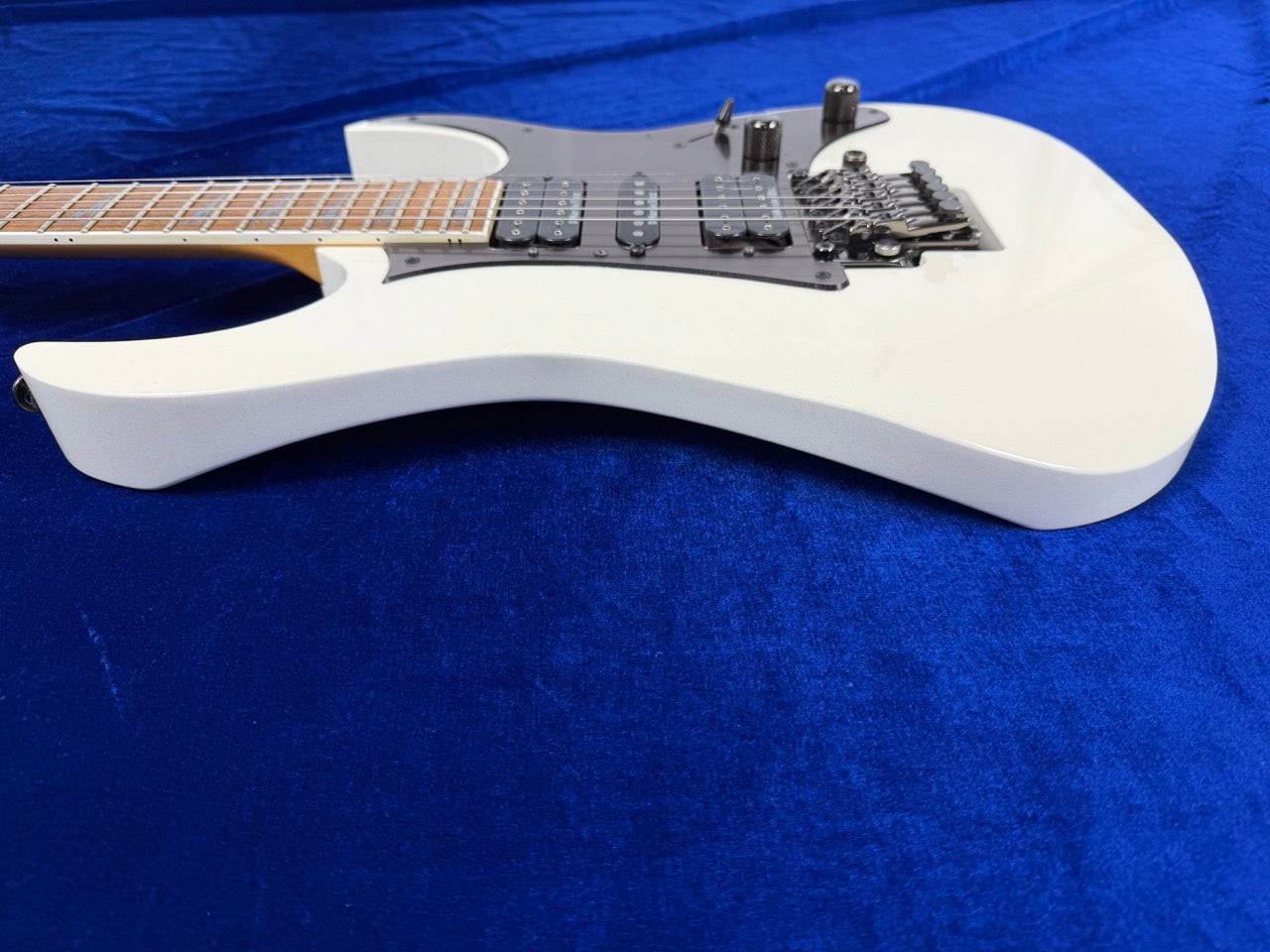 Ibanez RG2550Z-GW Galaxy White Used 2008 Rosewood Fingerboard w/Hard Case