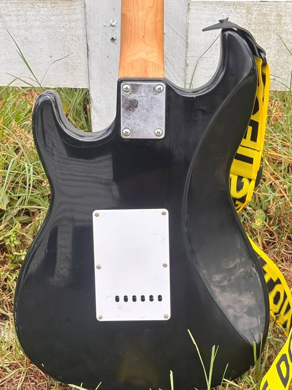 Silvertone SS11 Electric Guitar Missing One String Good Fast Shipping PH9