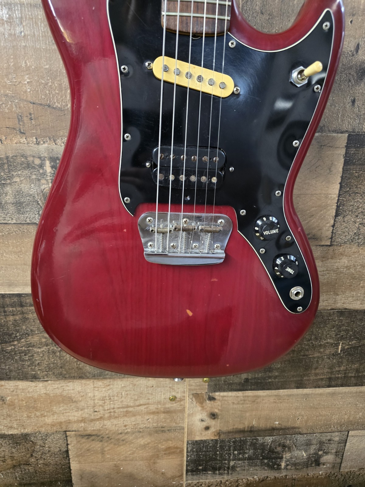 1978 Fender musicmaster Guitar. W/ Hsc