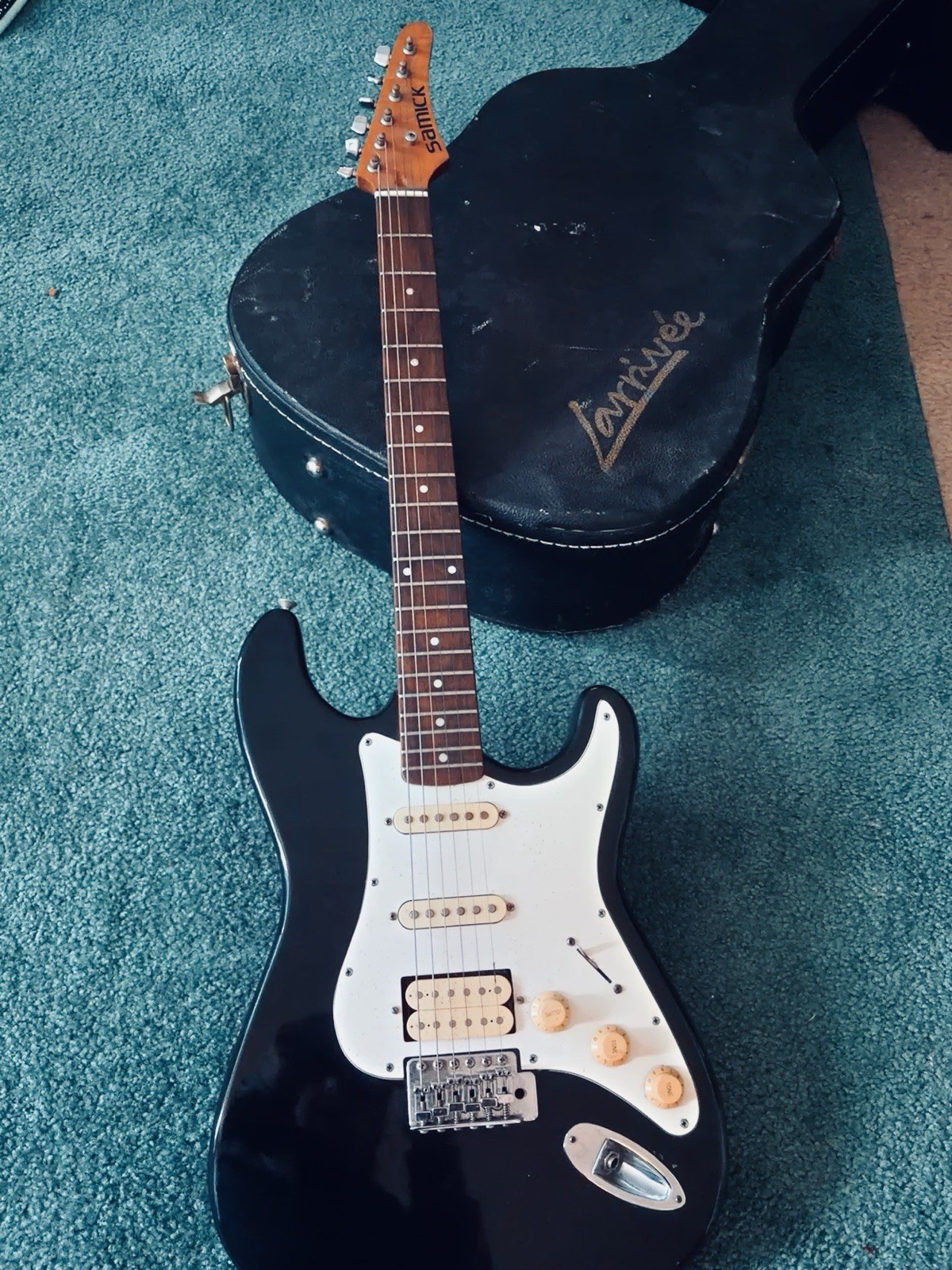 Vintage Samick electric guitar with crate amp and guitar case
