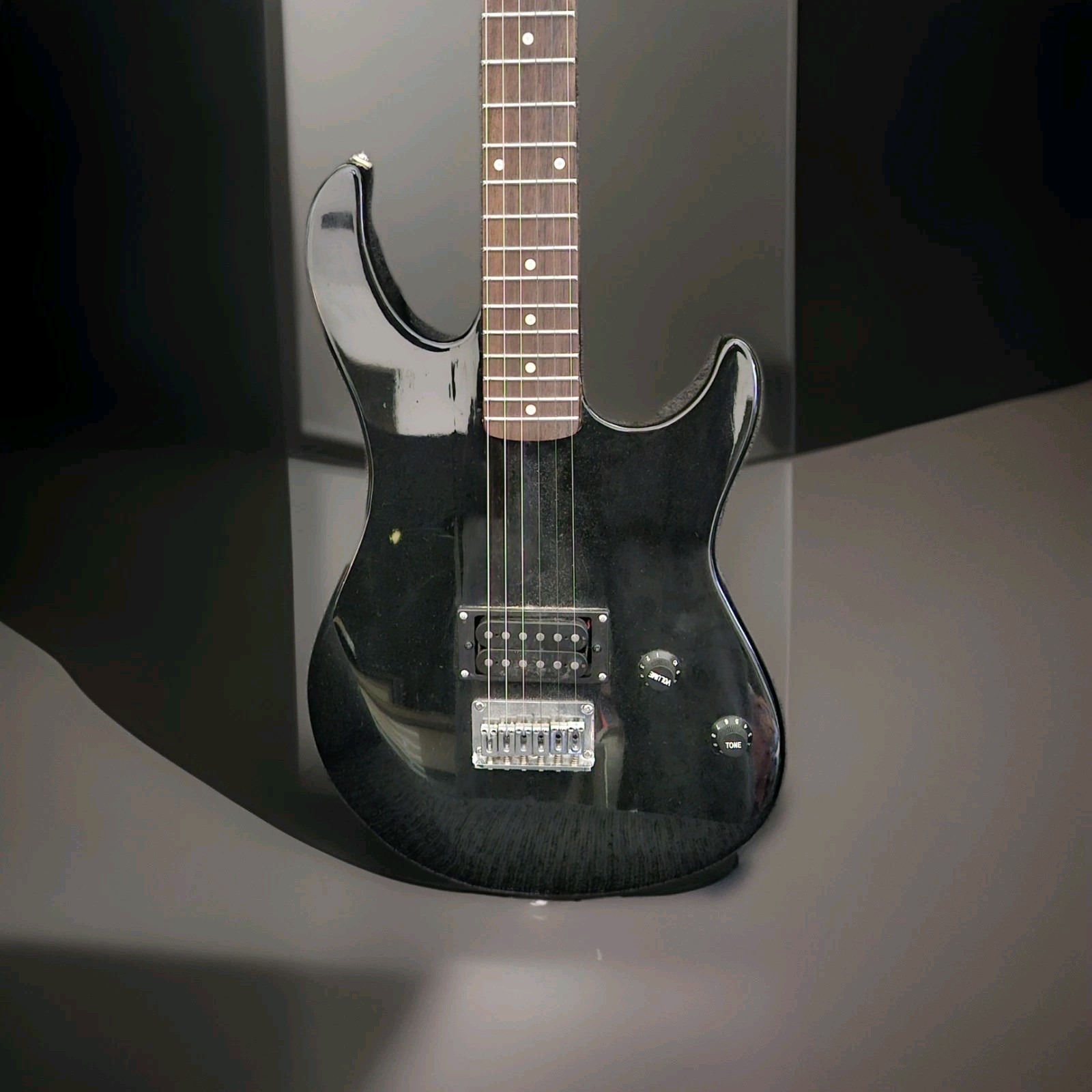 Peavey Rockmaster Black Elec Guitar 21 Frets c2000 Clean Dual Humbucker CNHJ0632