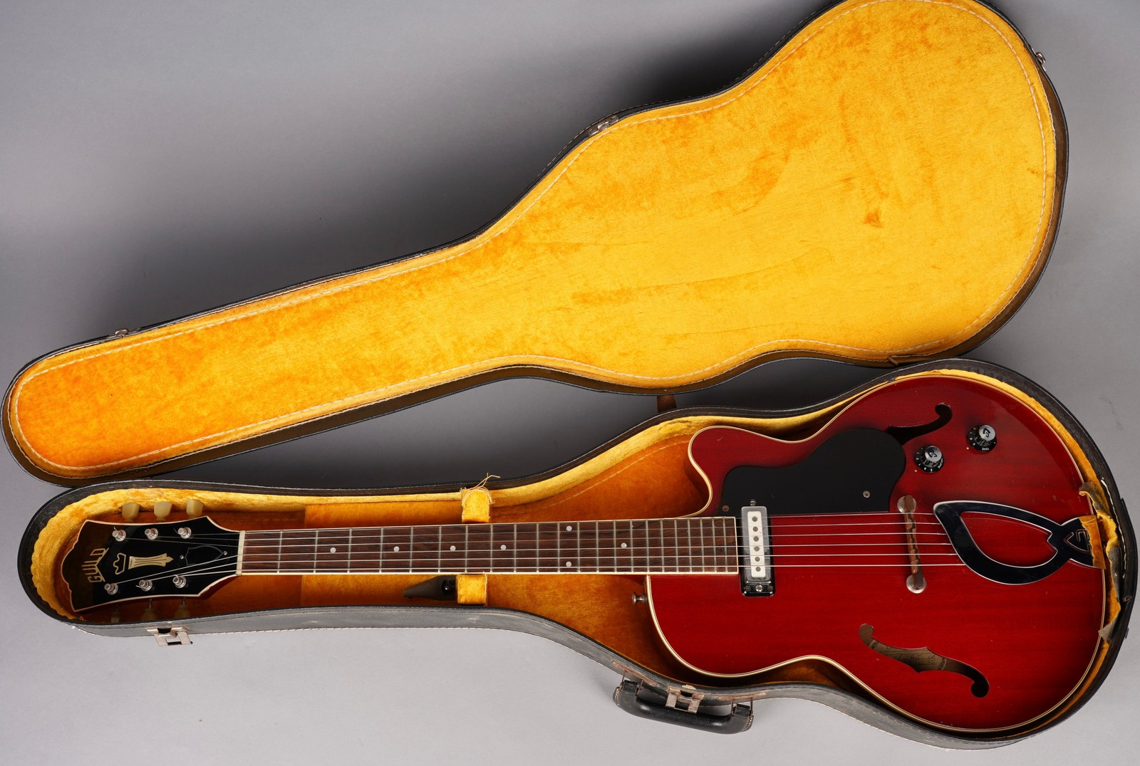 Guild M-65 Freshman – 1968 – Cherry
