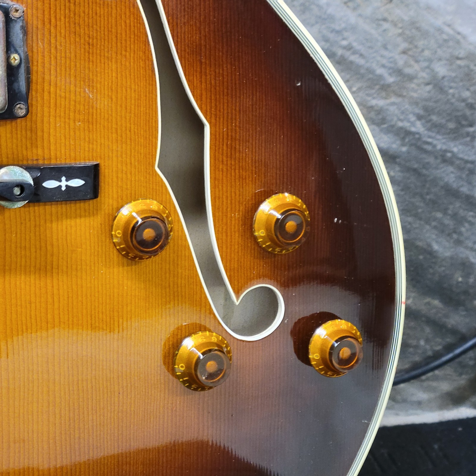 1980 Gibson Super V CES – Sunburst