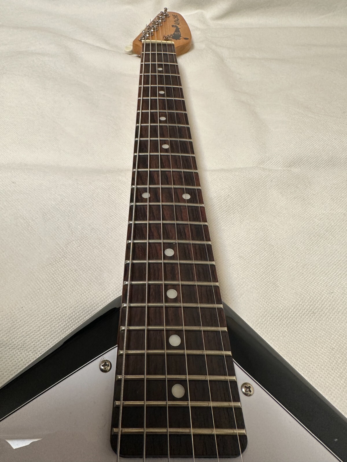 VOX APACHE-2 Phantom Guitar Black Built-in Speaker Battery Drive