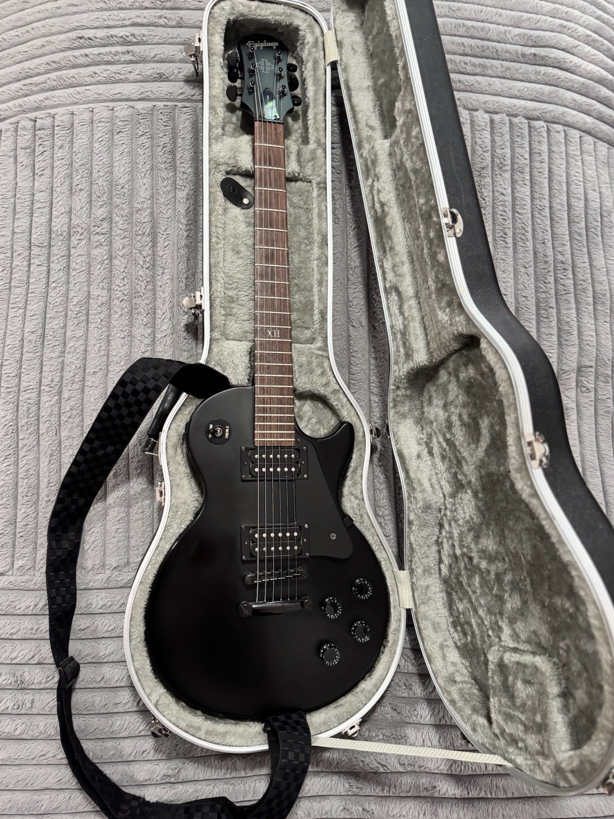 2002 Epiphone Goth Les Paul Made in Korea Electric Guitar w RoadRunner Hard Case