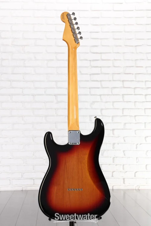 Fender Robert Cray Standard Stratocaster – 3-color Sunburst with Rosewood