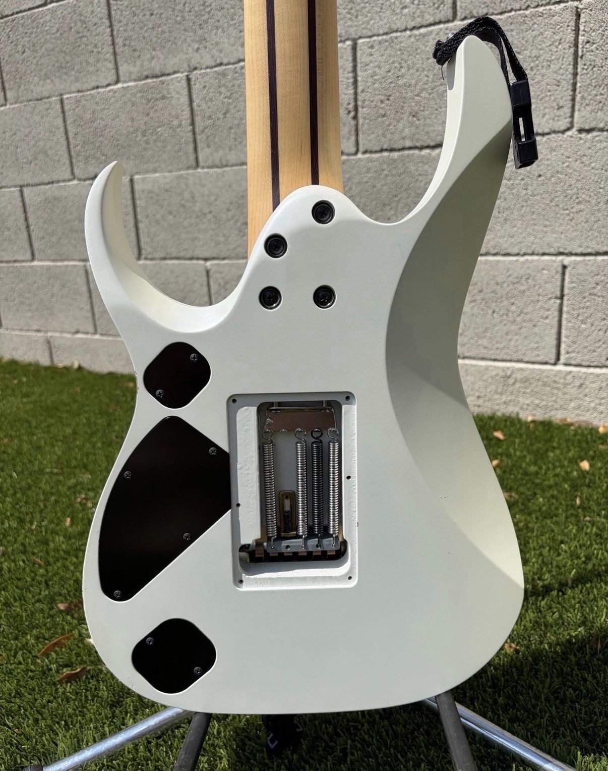 Ibanez RGD3127 Prestige 7-string guitar Pearl White Flat With Case