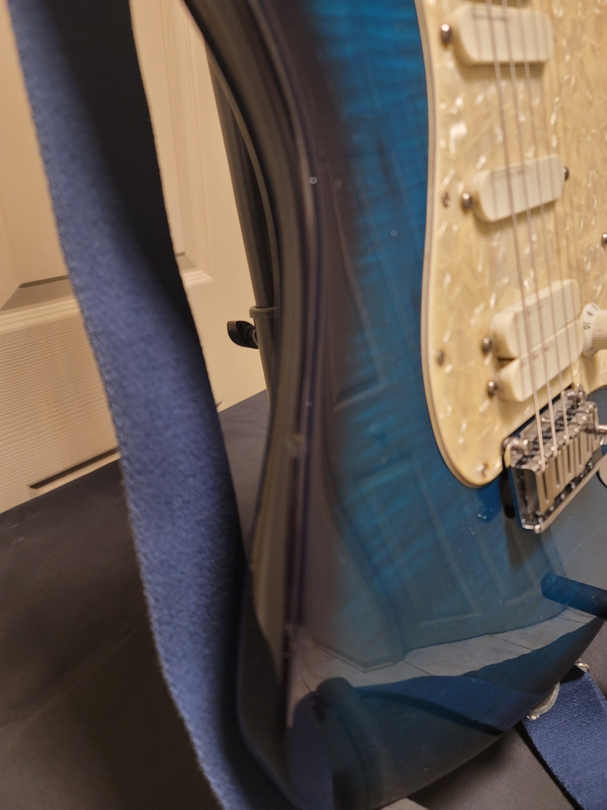 1997 Fender Strat Ultra Blue Burst Flame Top Lace Sensors HSS w/OHSC