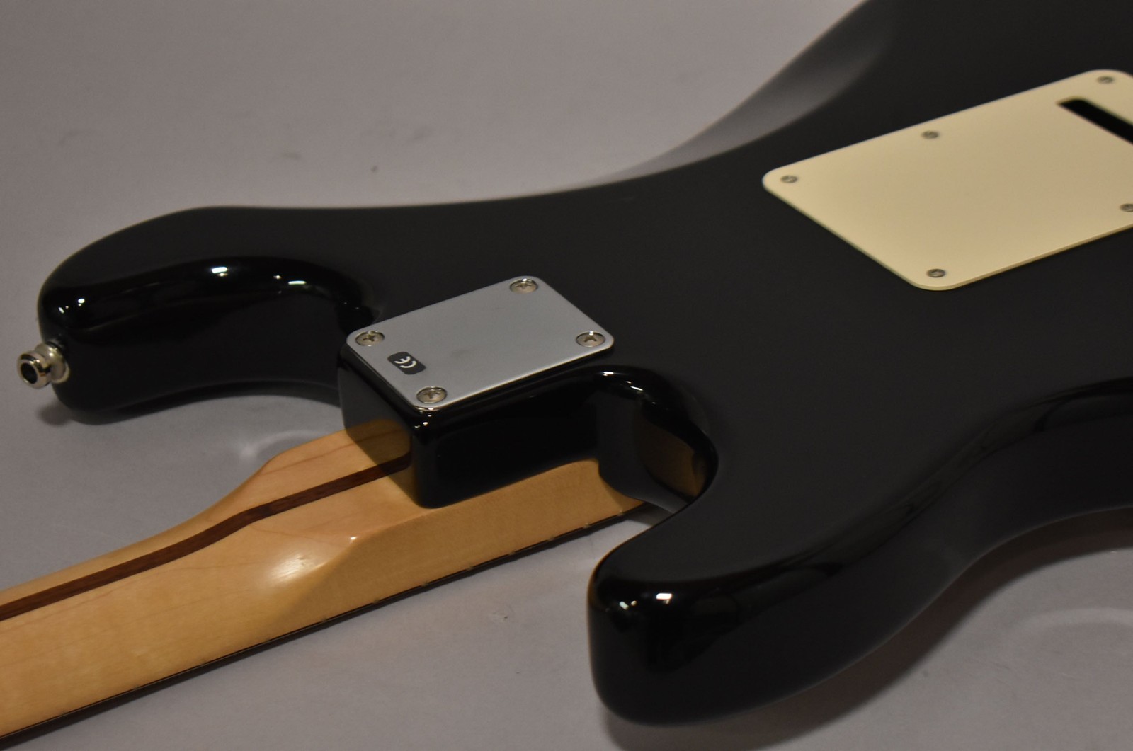 2005 Fender Standard Stratocaster HSS MIM Black w/HSC