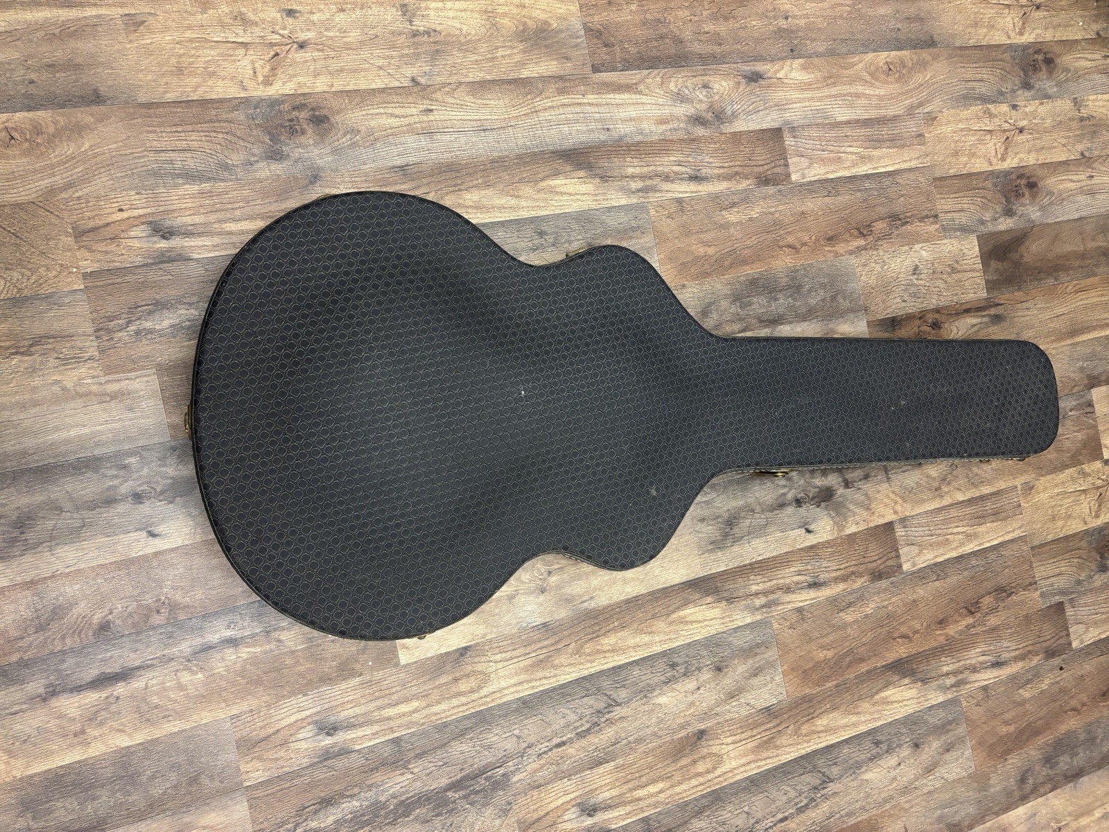 Gretsch G2420T Streamliner Guitar Case – Tweed