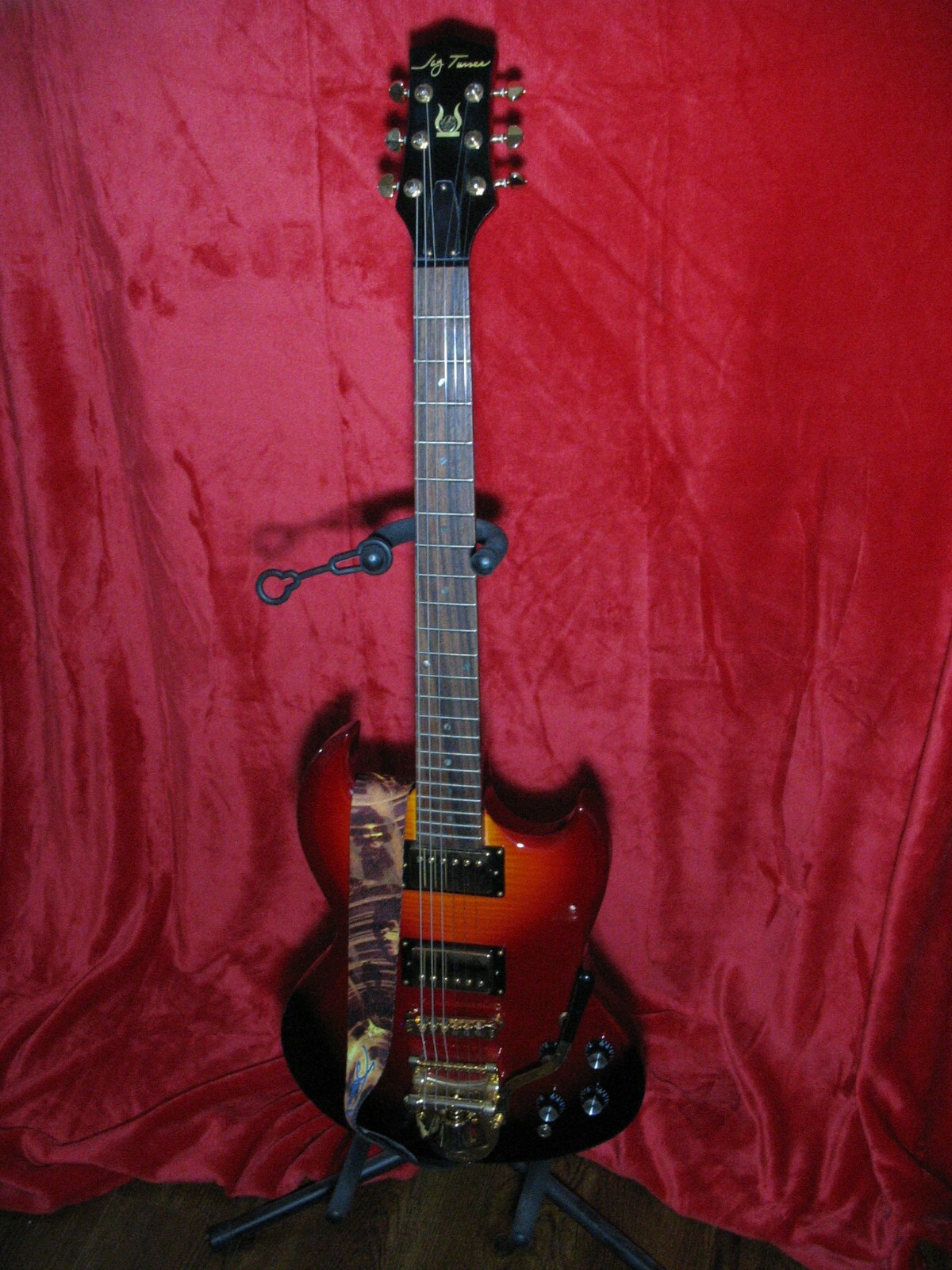Guitar,Elec. ” Jay Turser JT55 C – FIREBURST , no longer made” Original,NEW