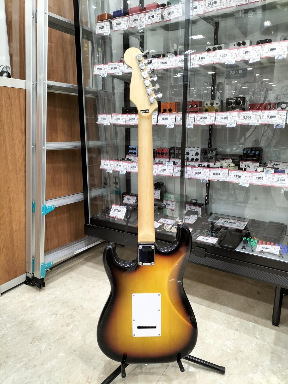 BUSKER’S ST Used Poplar body Maple neck Engineering wood fingerboard Sunburst