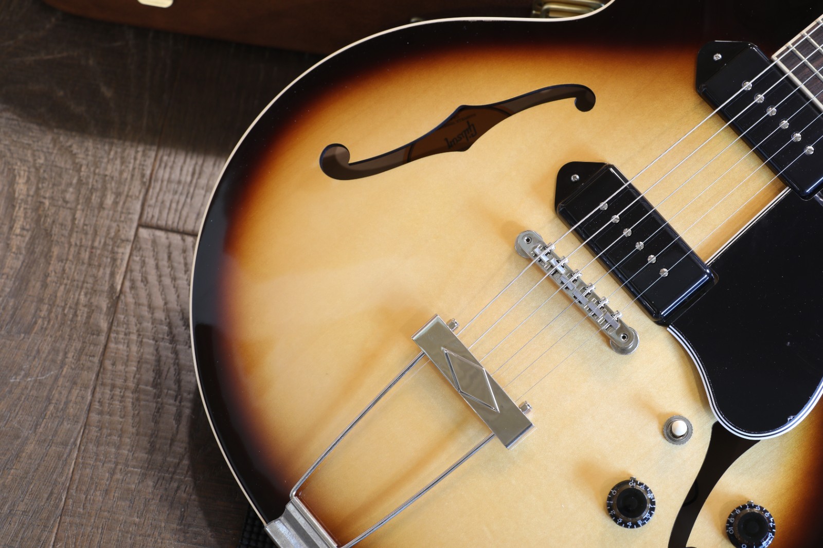 Unplayed! 2024 Gibson ES-330 Semi-Hollow Electric Guitar Vintage Sunburst + OHSC