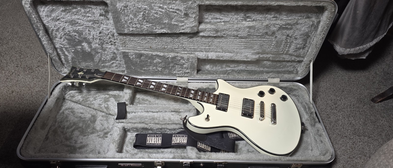 Schecter Diamond Series, custom Tempest crafted in Korea 2008. Hardcase, Strap