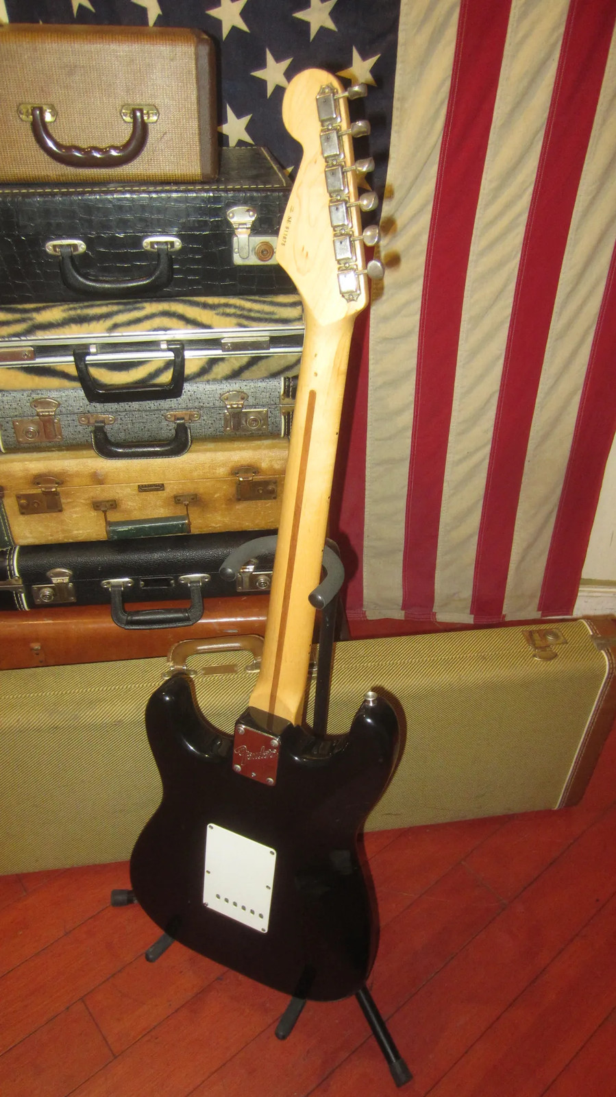 Pre Owned 1989 Fender Eric Clapton Signature Stratocaster Black W/ Original Case