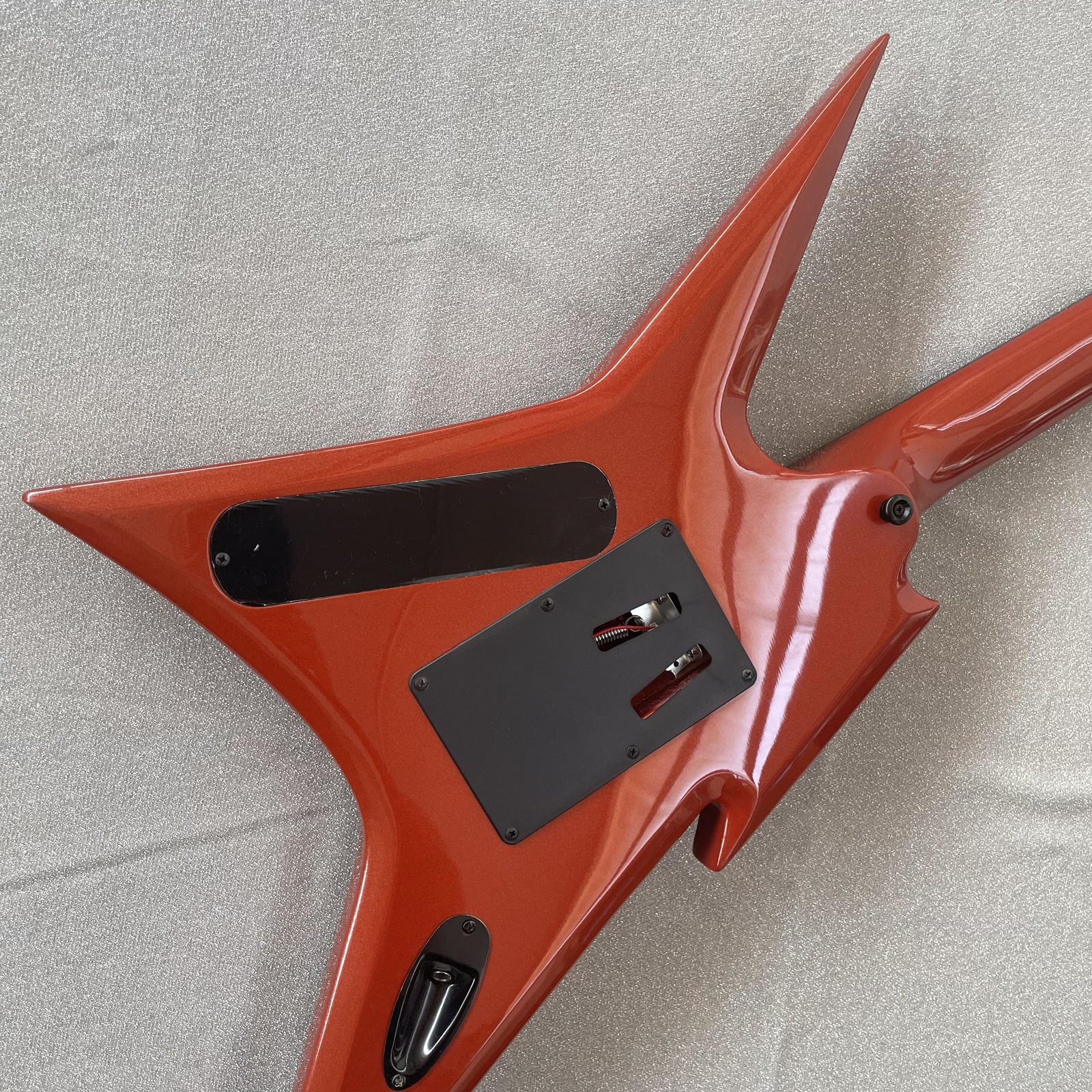 Unique Solid Electric Guitar H-H Pickups Tremolo Orange Sparkle Finish Black HW