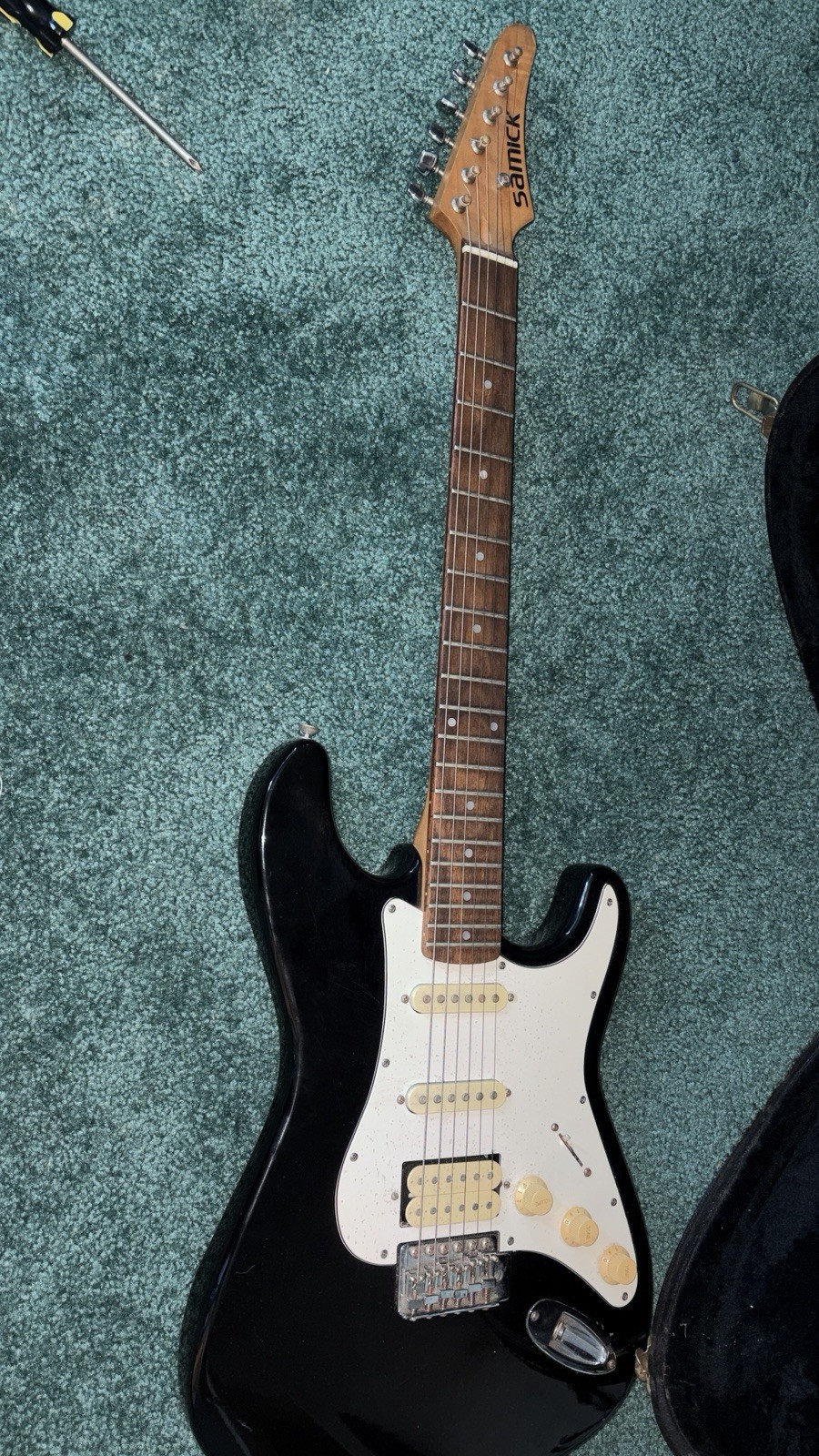 Vintage Samick electric guitar with crate amp and guitar case