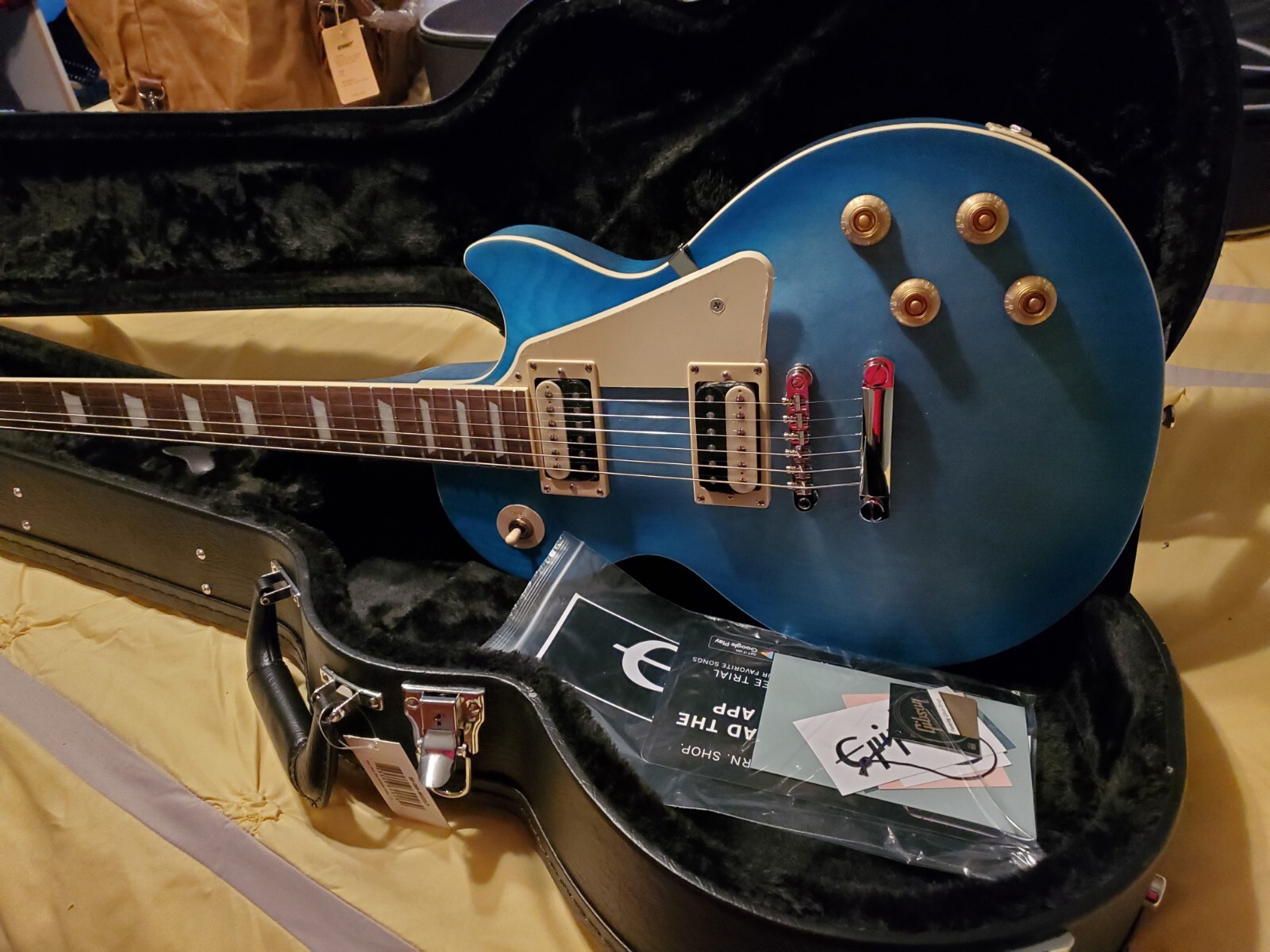 Epiphone Les Paul Traditional Pro WornPacific Blu Hard case Excellent Condition