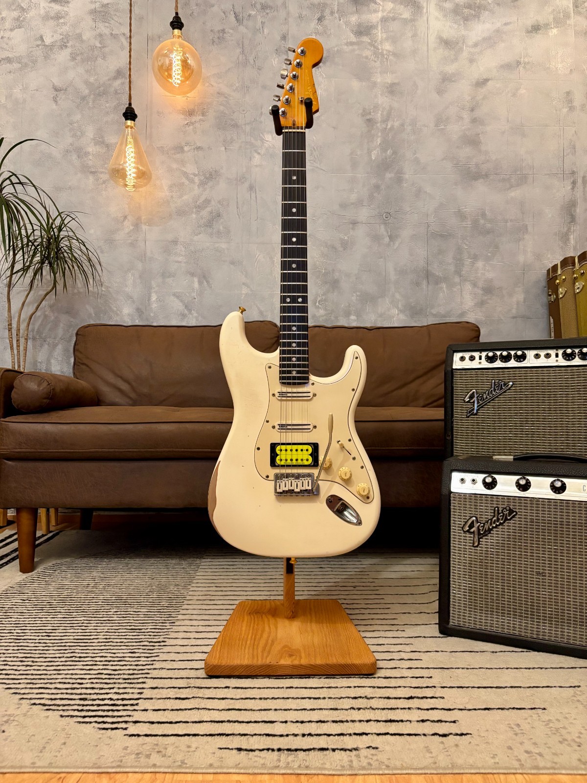 Fender Stratocaster Glas Custom HSS Arctic White Relic 8.2lbs w/ V