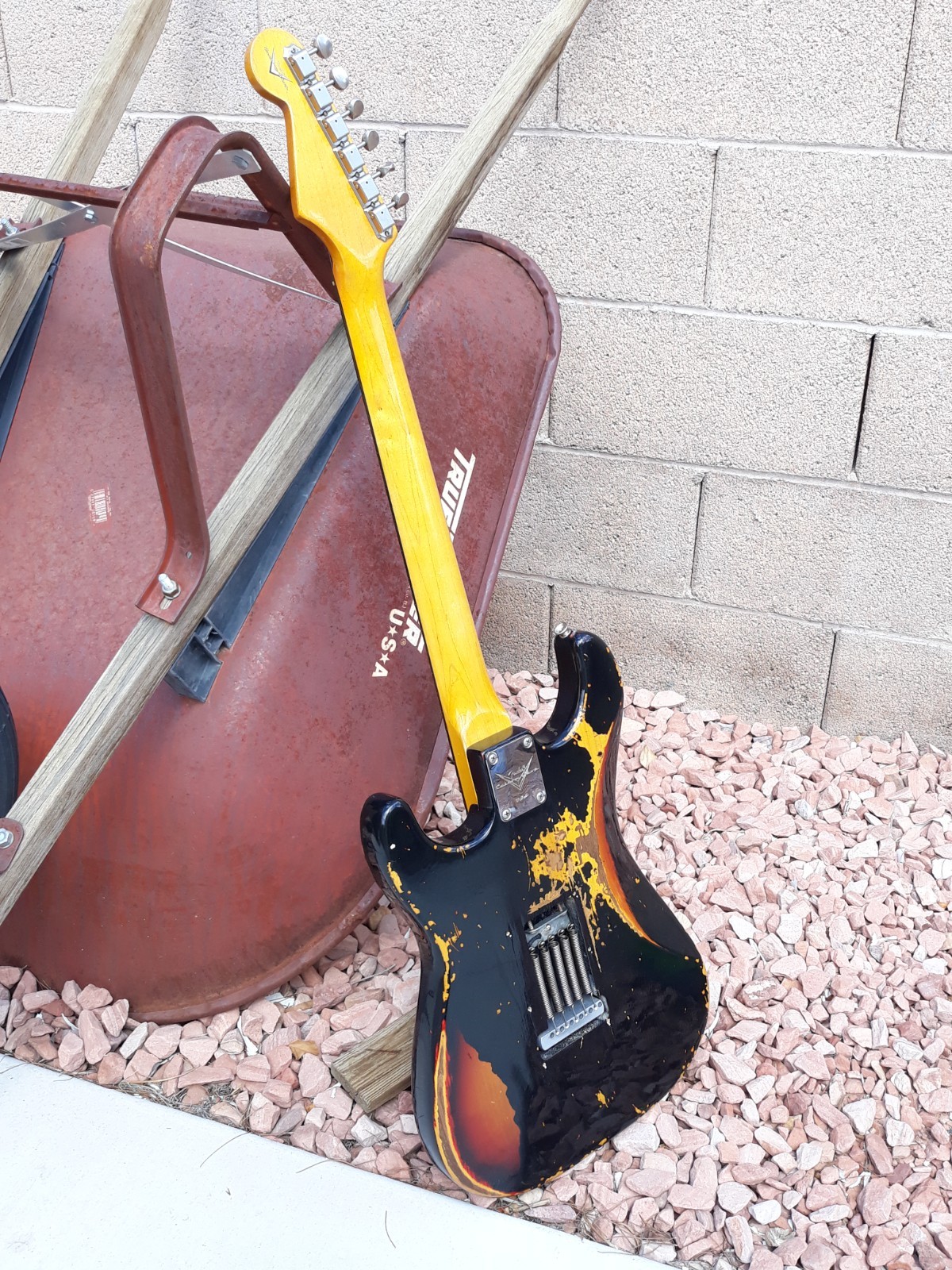 Fender Stratocaster BLACK over SUNBURST Tribute 62