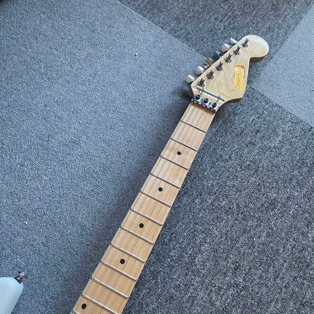 Electric guitar white and black stripe design black and white no brand
