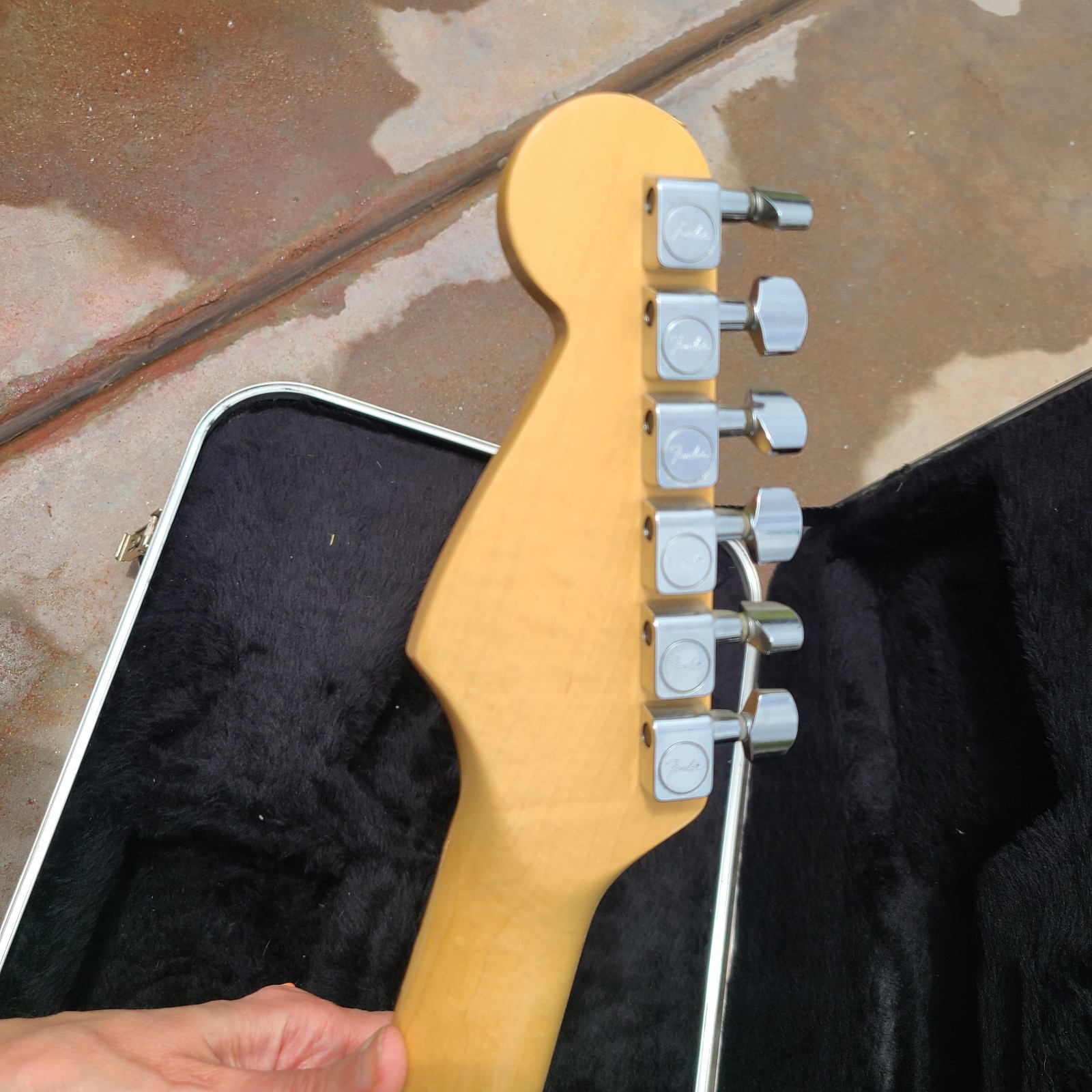 Fender Stratocaster 6 String Right Hand Electric Blue Guitar w/ Hard Case 1991