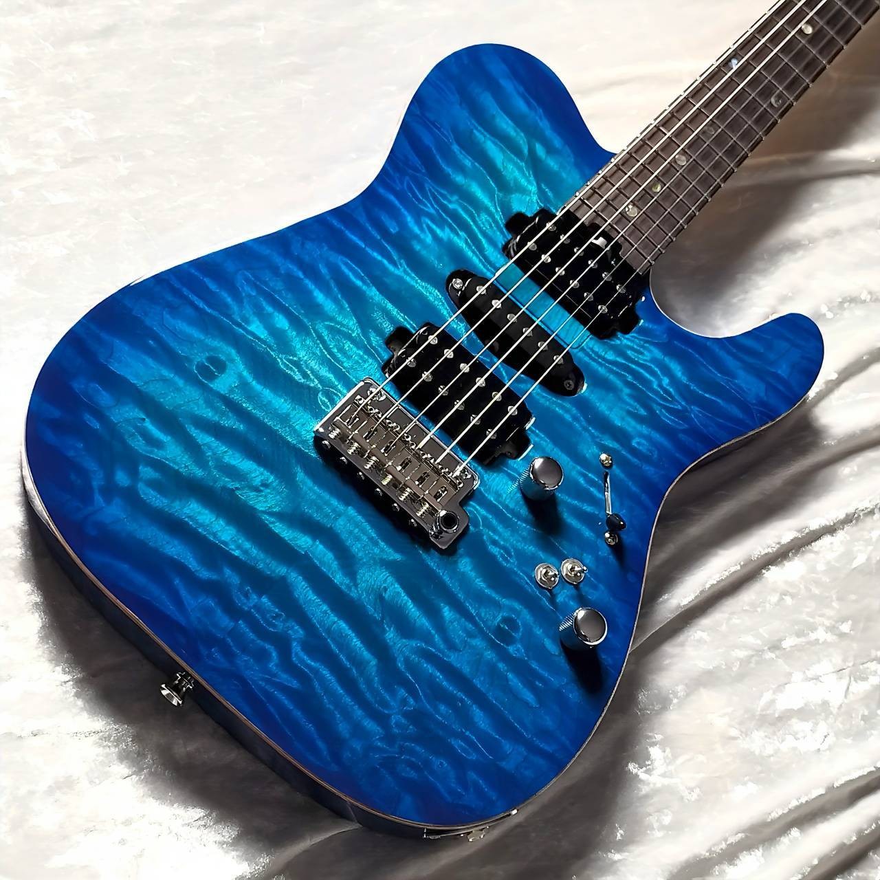 Infinite Trad T Bora Bora Blue Burst 5A Quilt Maple Roasted Flame Maple Master B