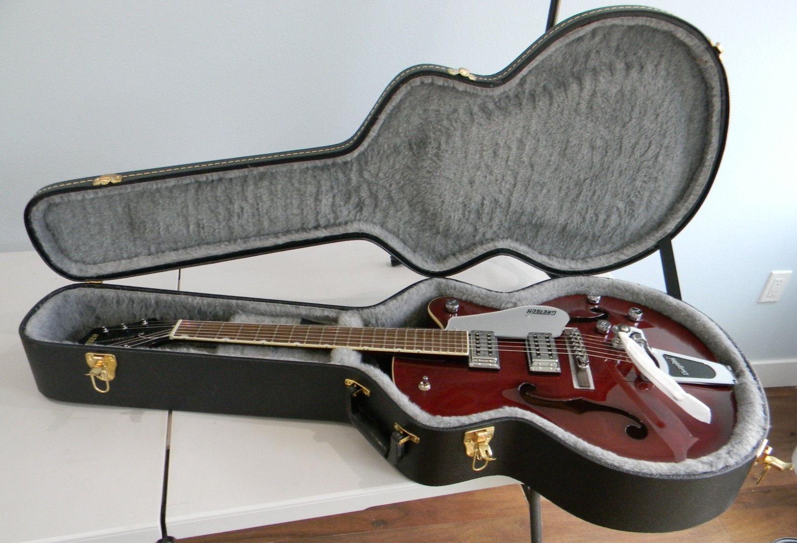 Gretsch Electromatic Electric Guitar Walnut G5120 with Bigsby and TKL Case Korea