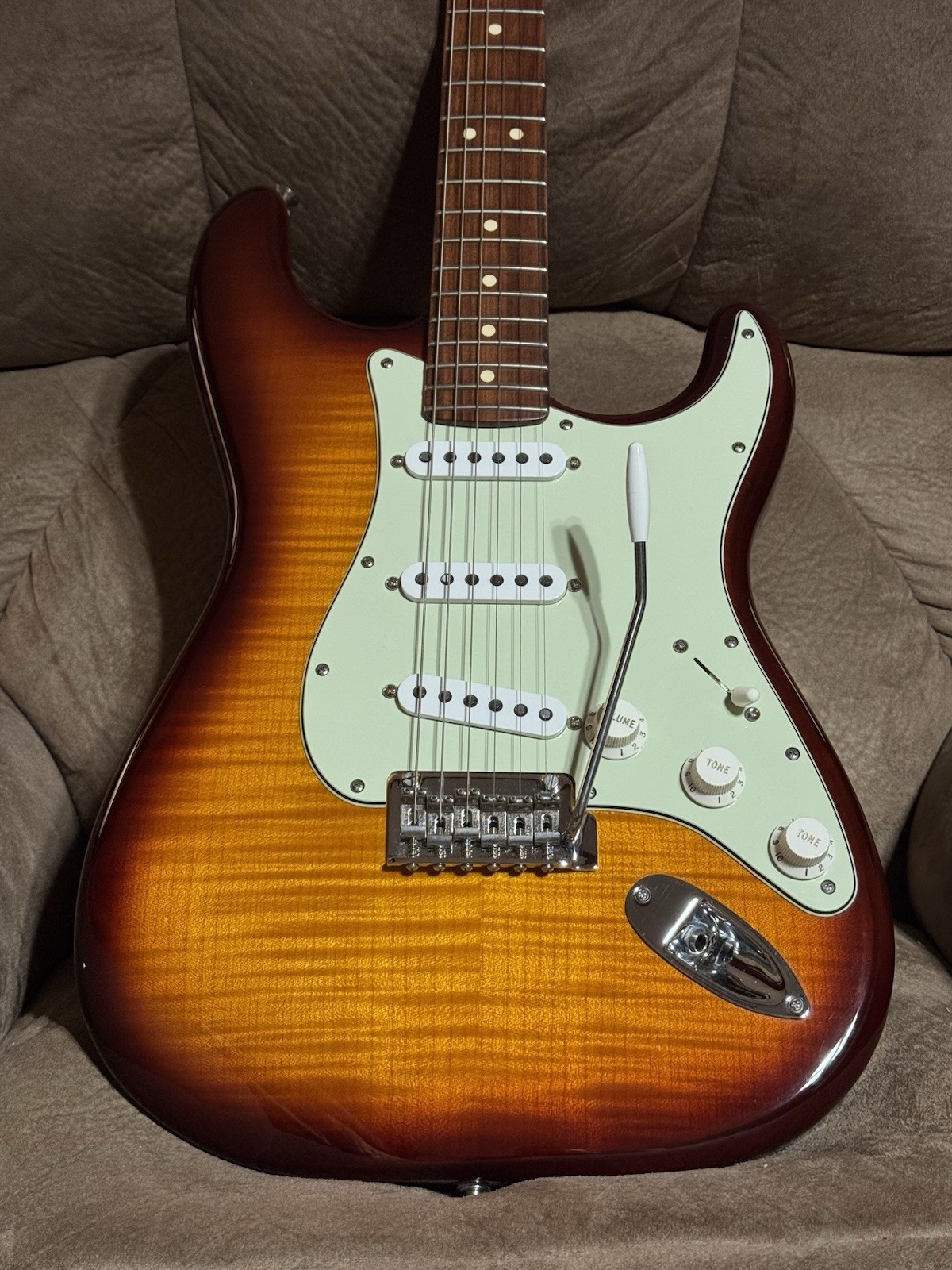 MIM 2020-21 Fender Player Stratocaster Plus Top Tobacco Sunburst A5 Alder Maple