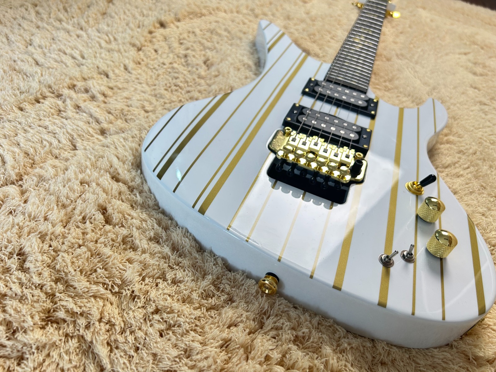 White&Gold Synyster Gates Electric Guitar Gold SYN Death Bat Rosewood Fretboard
